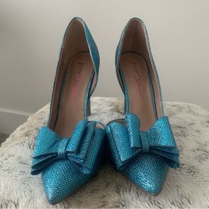 Super Stylish Size 8 Betsey Johnson Heels!